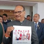 कफ सिरप के वांछितों की सपा मुखिया के साथ तस्वीर लेकर पहुंचे डिप्टी सीएम