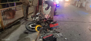 प्रयागराज के शास्त्री पुल पर तेज रफ्तार डंपर ने बाइक सवार को रौंदा एक की मृत्यु दूसरा गंभीर रूप से घायल  ओजस्वी किरण ब्यूरों
