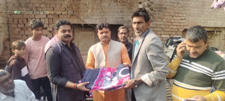 अपना दल (एस) के राष्ट्रीय महासचिव बाबूलाल पटेल ने बांटे कंबल, दहियावां गांव में गरीबों को मिली राहत