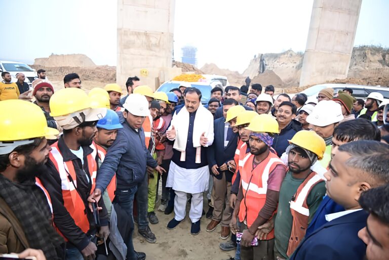 डिप्टी सीएम केशव प्रसाद मौर्य ने रिंग रोड और गंगा सेतु का किया निरीक्षण
