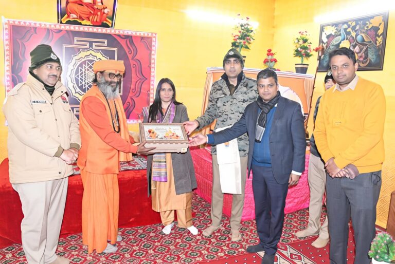 मकर संक्रांति से पूर्व मेला व्यवस्थाओं की समीक्षा: वरिष्ठ अधिकारियों ने किया मेला क्षेत्र का निरीक्षण, संतों से संवाद