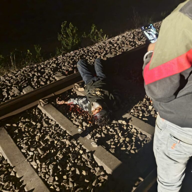 गौतमपुर के पास चलती ट्रेन से गिरा अज्ञात व्यक्ति, हालत गंभीर, जिला अस्पताल में भर्ती