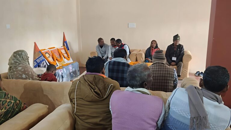 अपना दल (एस) की फूलपुर विधानसभा स्तरीय मासिक बैठक नारायण पैलेस में सम्पन्न