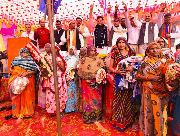 सोरांव को नई दिशा, जुड़ापुर दांदू में भव्य कंबल वितरण,किशन सरोज ने रचा सामाजिक सेवा का कीर्तिमान