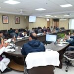 मंत्री राकेश सचान ने एमएसएमई, खादी एवं हथकरघा विभाग की योजनाओं की प्रगति की समीक्षा की