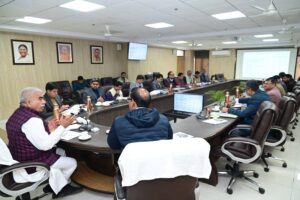 मंत्री राकेश सचान ने एमएसएमई, खादी एवं हथकरघा विभाग की योजनाओं की प्रगति की समीक्षा की