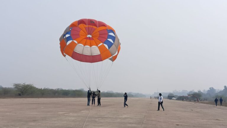 पाँच दिवसीय पैरासेलिंग एडवेंचर कैंप का भव्य समापन