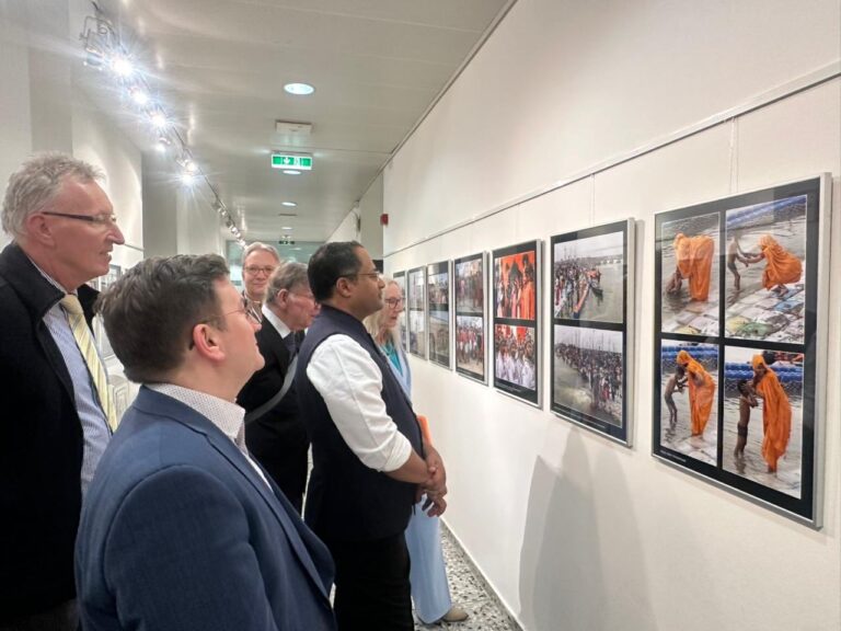 वियना में महाकुंभ 2025 की गूंज, लगाई गई फोटो प्रदर्शनी, राजदूत ने किया अवलोकन