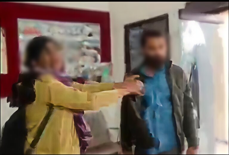 उज्जैन में प्रेमी का कॉलर पकड़ घसीटते हुए ASP ऑफिस पहुंची युवती