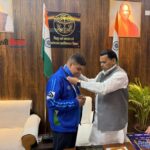 मंत्री नरेंद्र कश्यप ने स्पेशल ओलंपिक विजेता दिव्यांग खिलाड़ी वासु तिवारी को किया सम्मानित