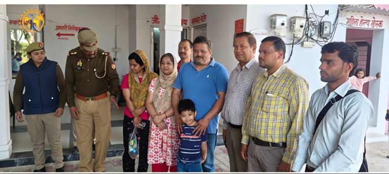 लखनऊ सिटी बस के चालक और परिचालक के सूझबूझ से चार साल का बच्चा मिला अपने मां बाप से