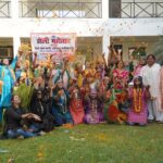 नेहरू ग्राम भारती विश्वविद्यालय, महिला शिक्षकों और छात्राओं ने फूलों और गुलाल संग मनाई होली