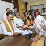 उप मुख्यमंत्री केशव प्रसाद मौर्य ने प्रयागराज में ‘जनता दर्शन’ में सुनी जन समस्याएं