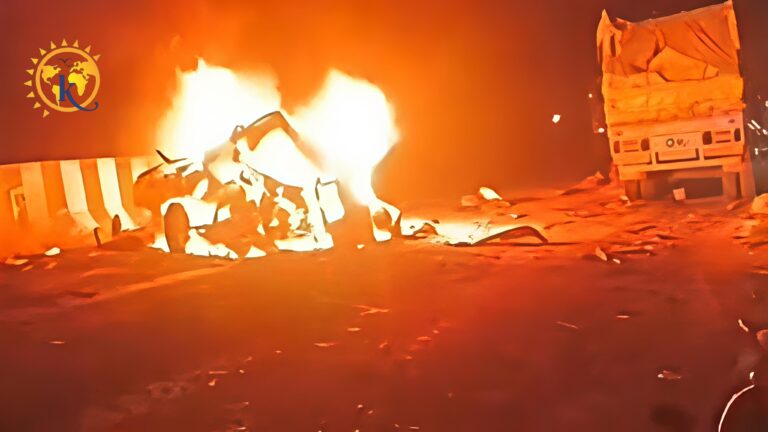 मिर्जापुर में भीषण सड़क हादसा,ट्रक की टक्कर से दो कारों में लगी आग, 11 लोगों की दर्दनाक मौत