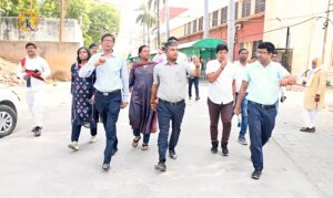 जिलाधिकारी ने स्वरूपरानी चिकित्सालय व मेडिकल कालेज का औचक निरीक्षण कर दिये आवश्यक दिशा निर्देश