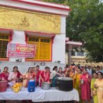 प्रयागराज : ‘आदि शक्ति मां कल्याणी परिवार’ ने गंगा दशहरा पर परोसा ममता का शरबत, उमड़ी भीड़।