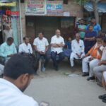 फूलपुर सांसद प्रवीण पटेल ने सोरांव में की ‘चाय पर चर्चा’, सैमरा चौराहा पर सुनी जनता की बात